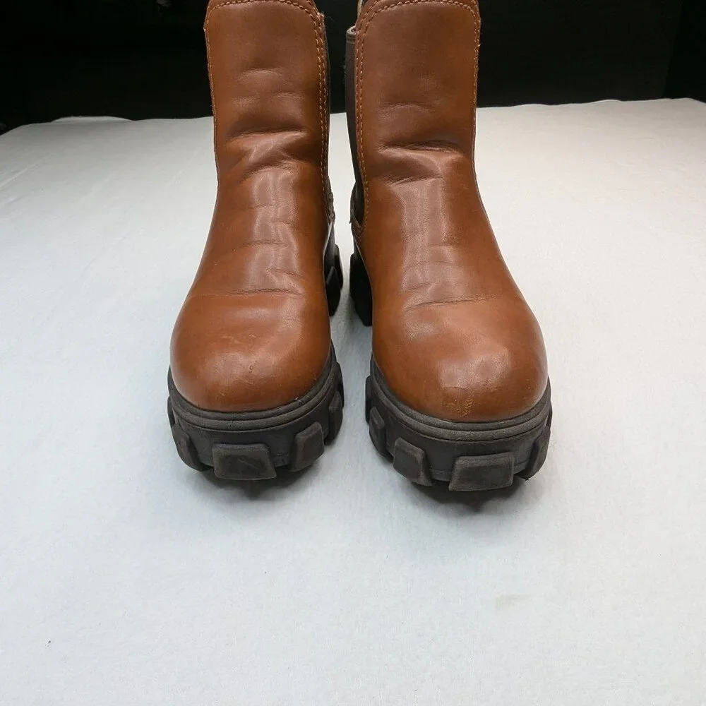 Circus by Sam Edelman Tan Chelsea Lug Sole Boots Size 10